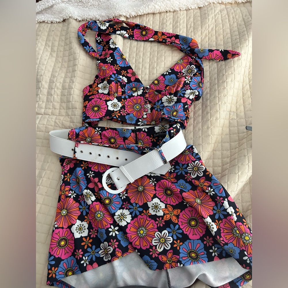 Unique Vintage Smak Parlour Floral Halter Top and Skirt Set - Picture 4 of 5